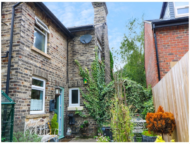 Click here for more about 5 Station Cottages